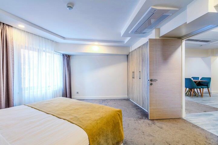Room 34 of 170