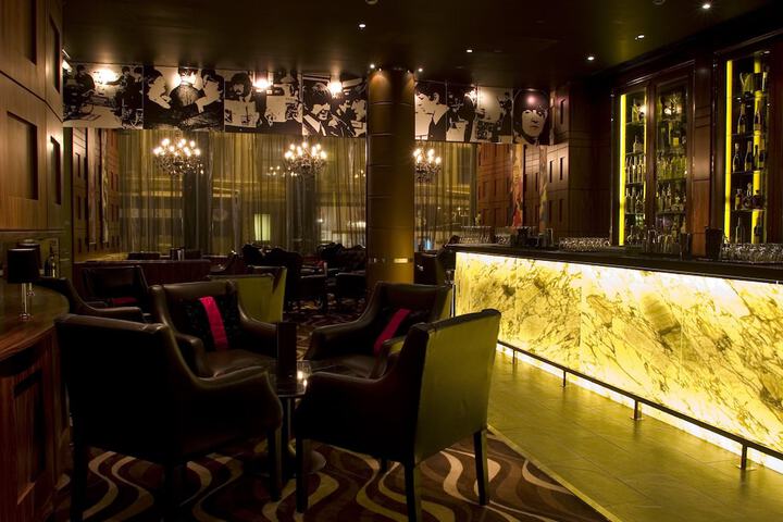 Lounge 72 of 94