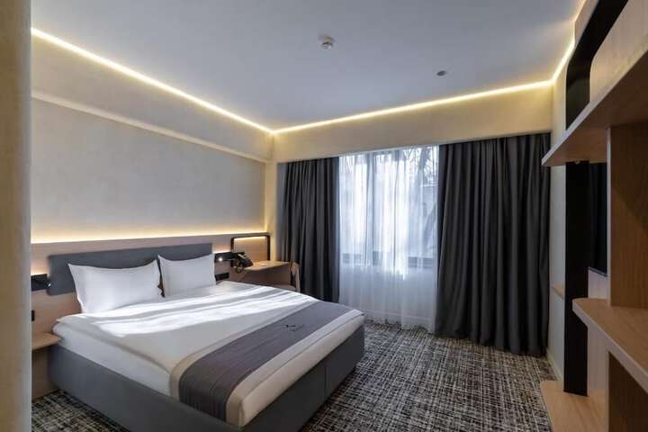Room 10 of 36