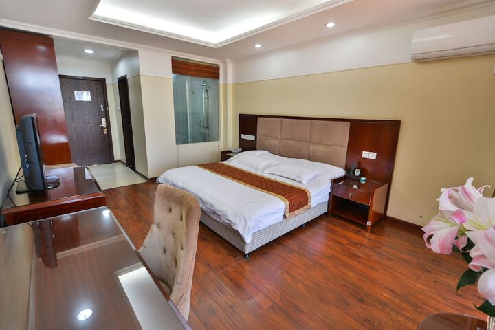 Room 11 of 36