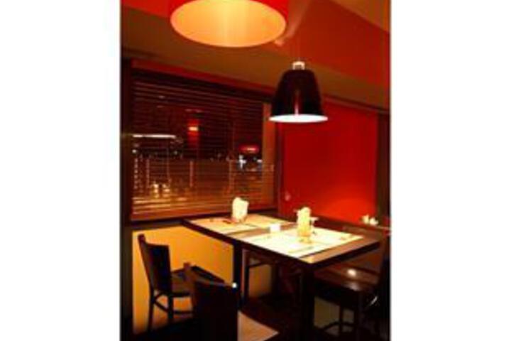 Dining 8 of 9