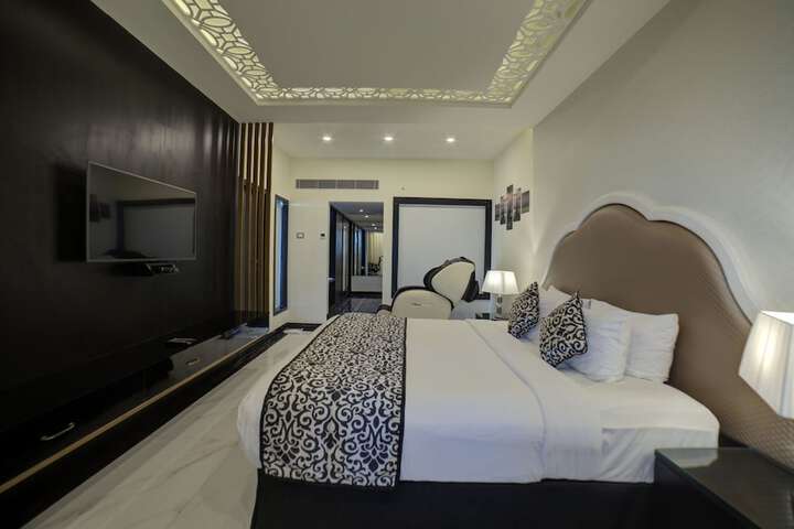 Room 11 of 82