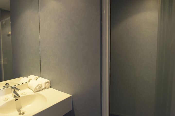 Room 81 of 115