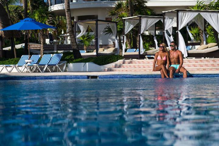 Pool Hotel
