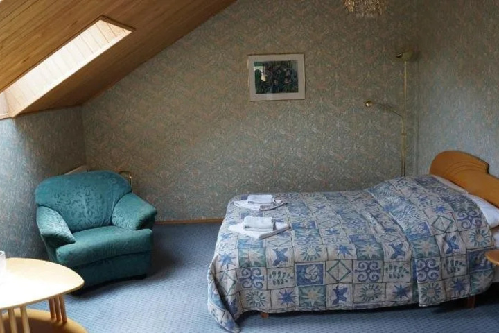 Room 4 of 19
