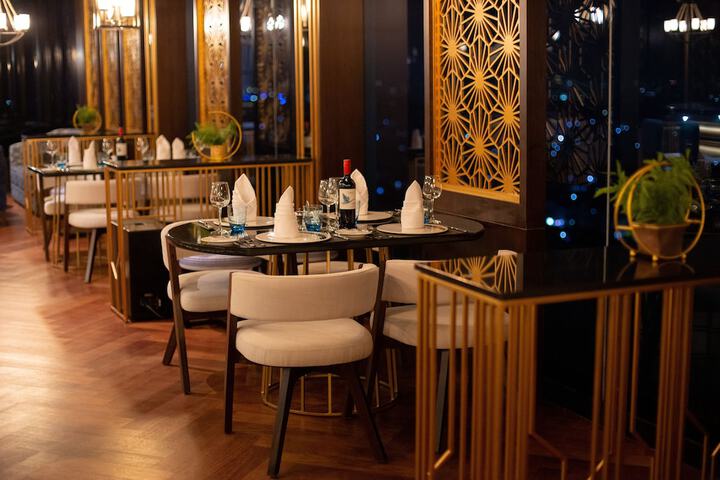 Lounge 44 of 54
