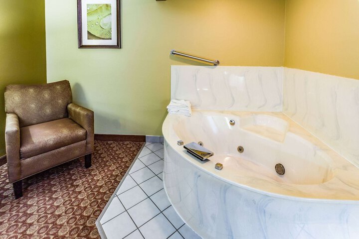 Jetted tub
