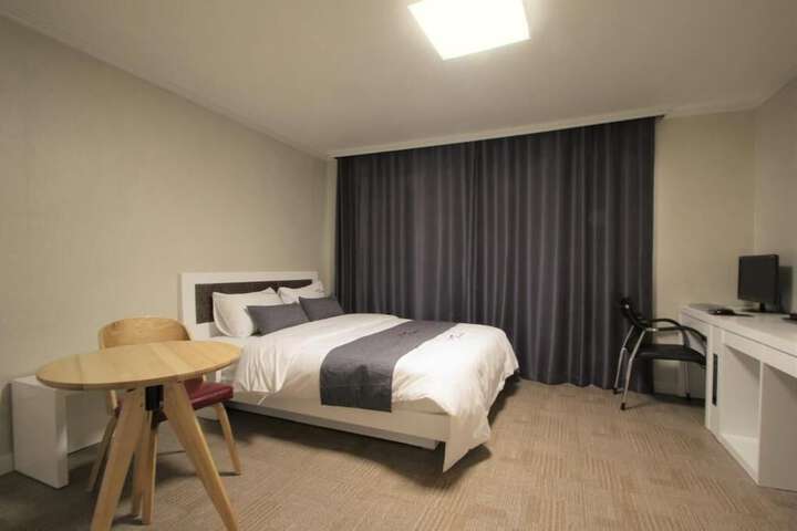 Room 11 of 41
