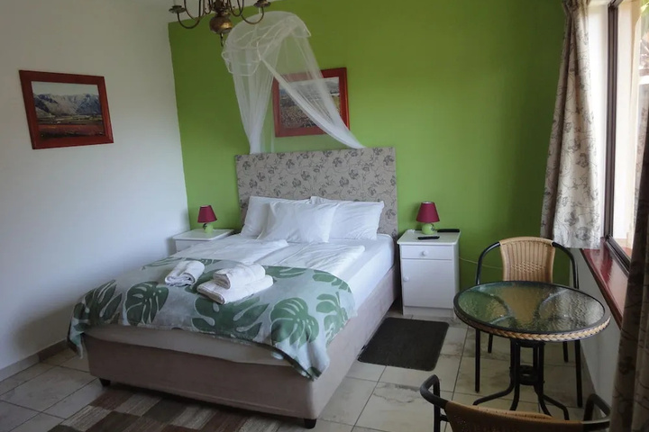 Room 4 of 19