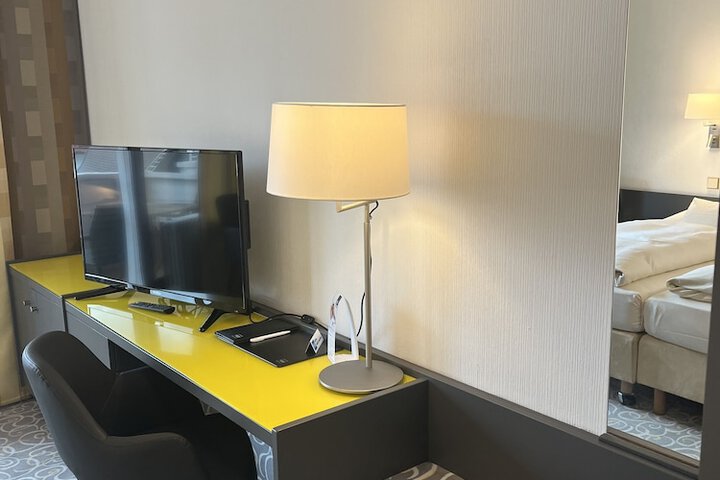 Room 13 of 43