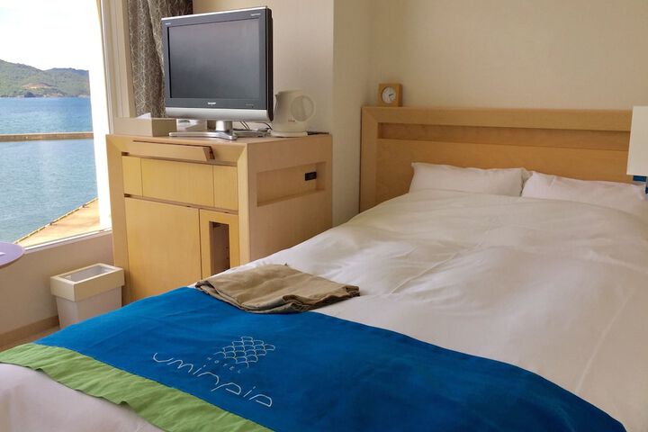 Room 9 of 16