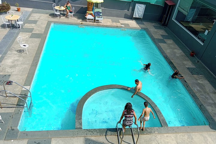 Pool 32 of 49