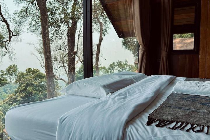 Room 32 of 94