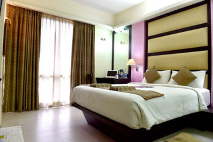 OYO Premium Pattom Junction