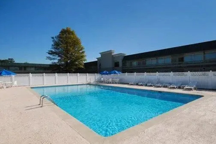 Pool 4 of 5