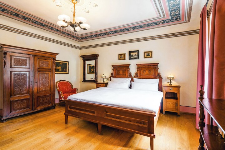 Room 18 of 27
