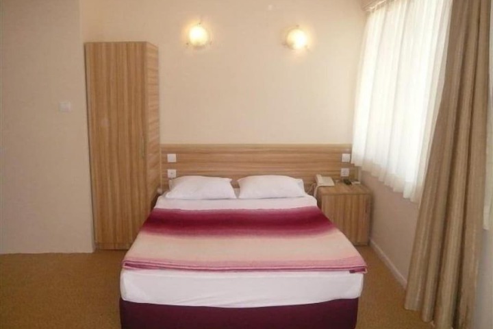 Room 10 of 22