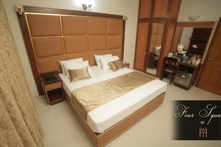 Room 11 of 20