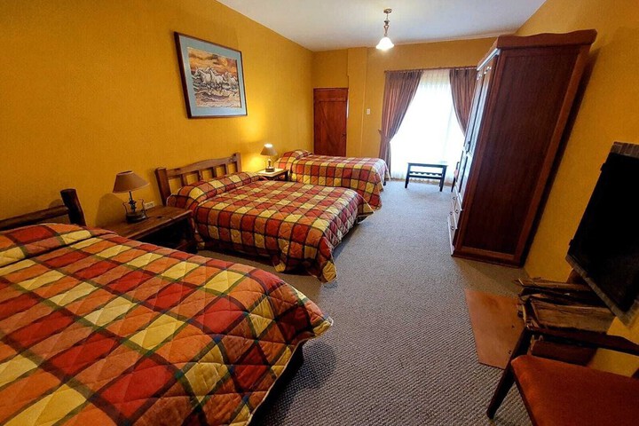 Room 7 of 12