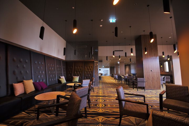Lounge 77 of 106