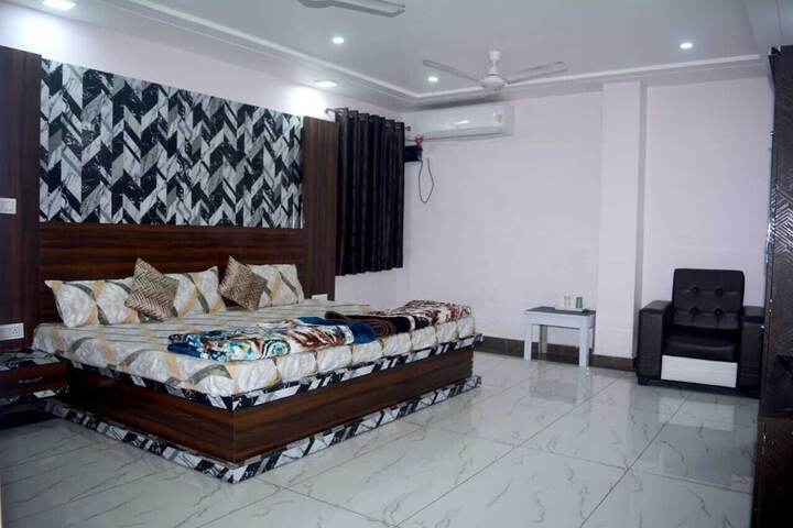 Room 2 of 9