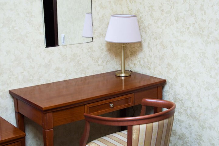 Room 8 of 77