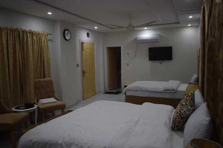 Room 9 of 13