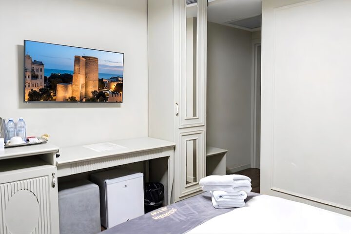 Room 2 of 25