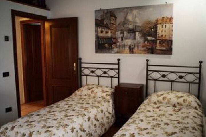 Room 9 of 27