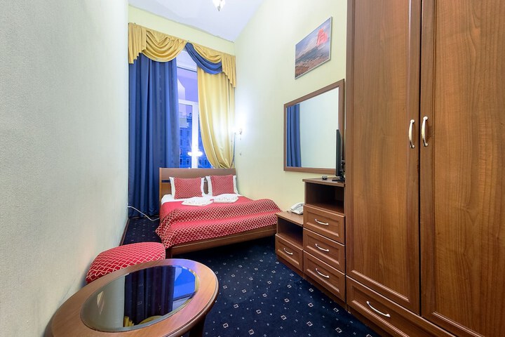Room 15 of 48