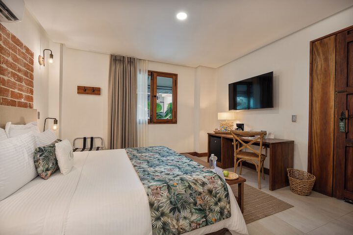 Room 3 of 87
