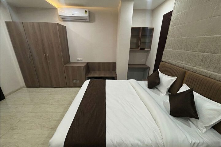 Room 18 of 42