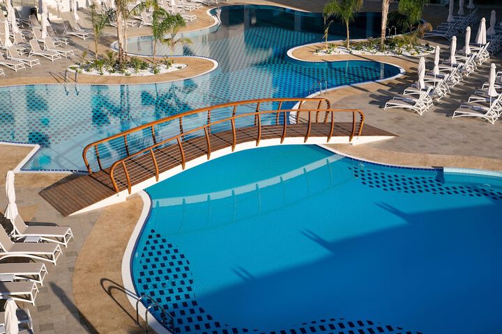 Hotel with Pool