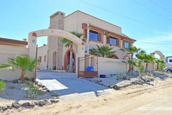 Hacienda del Mar Courtyard by RedAwning