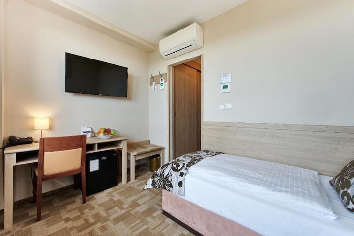 Room 45 of 86