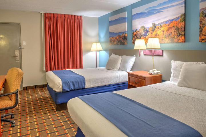 2 Queen Beds