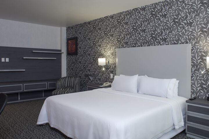 Room 2 of 67