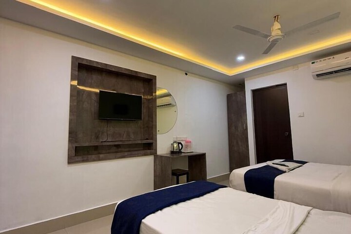 Room 6 of 9