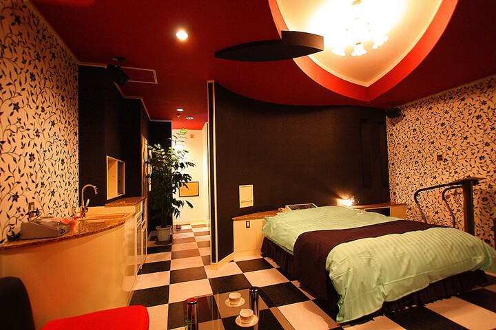 Room 11 of 13