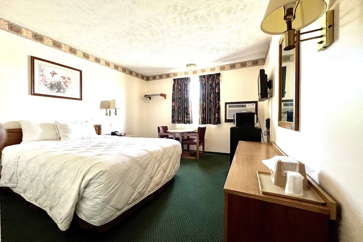 Standard Single Room 1 Queen Bed (5 of 9)