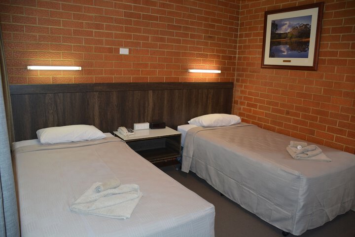 Room 19 of 83
