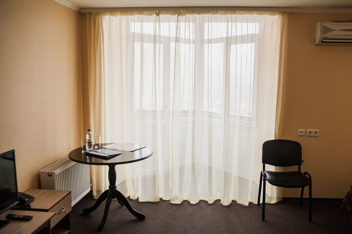 Room 17 of 28