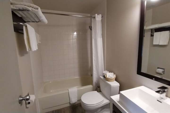 Room 25 of 40