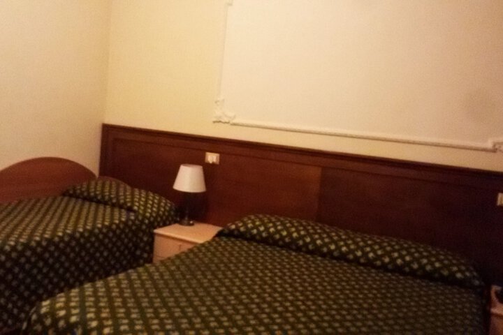 Room 6 of 37