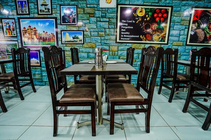 Dining 1 of 7