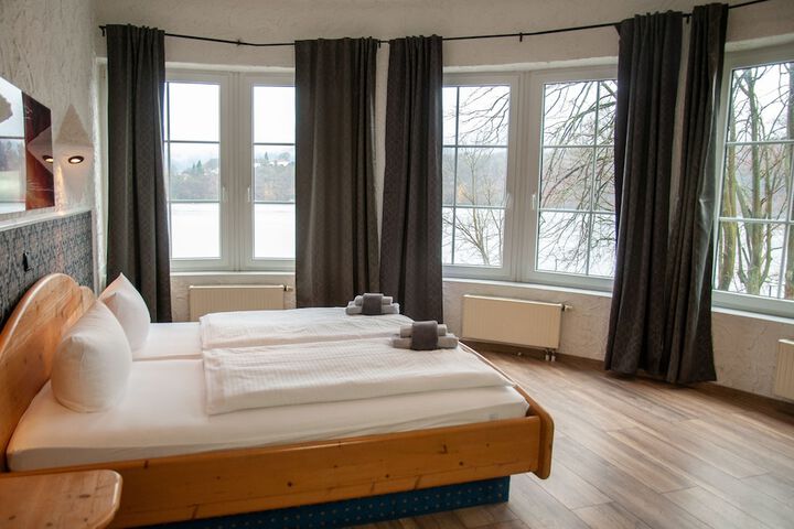 Room 2 of 18