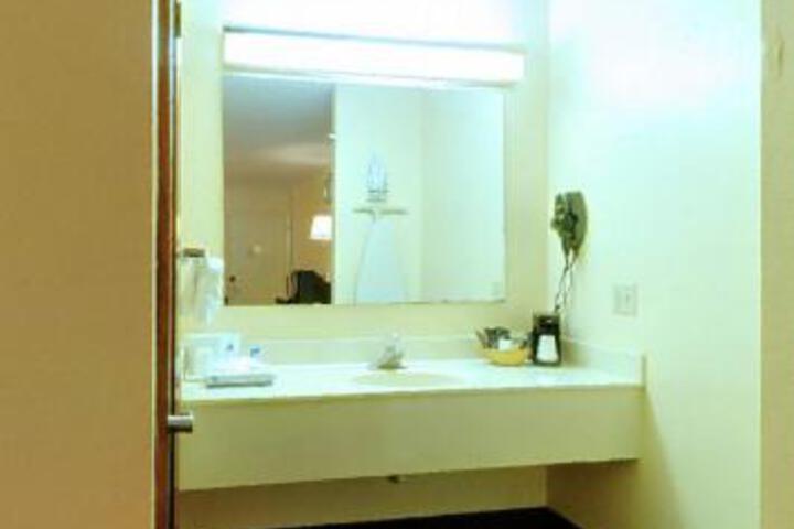 1 King Bed (3 of 7)
