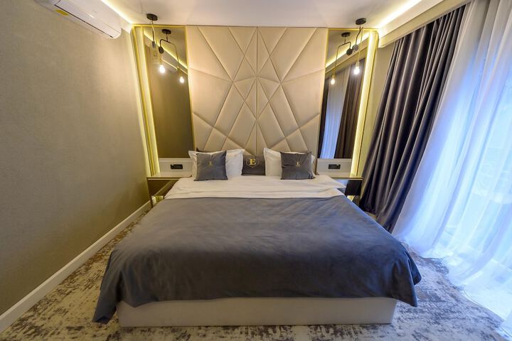 Room 14 of 104