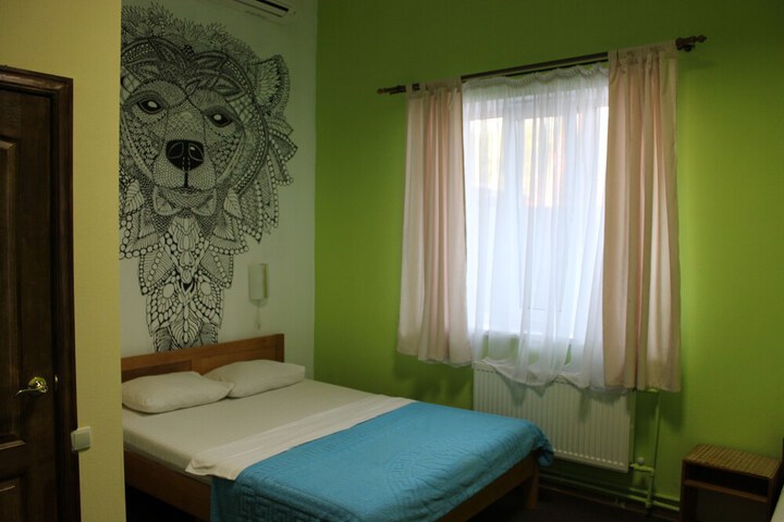 Room 4 of 42