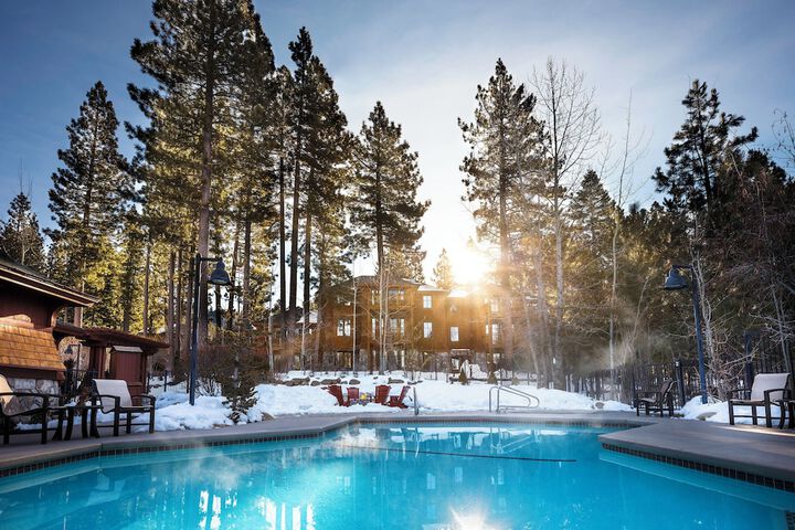 Hotel Pool